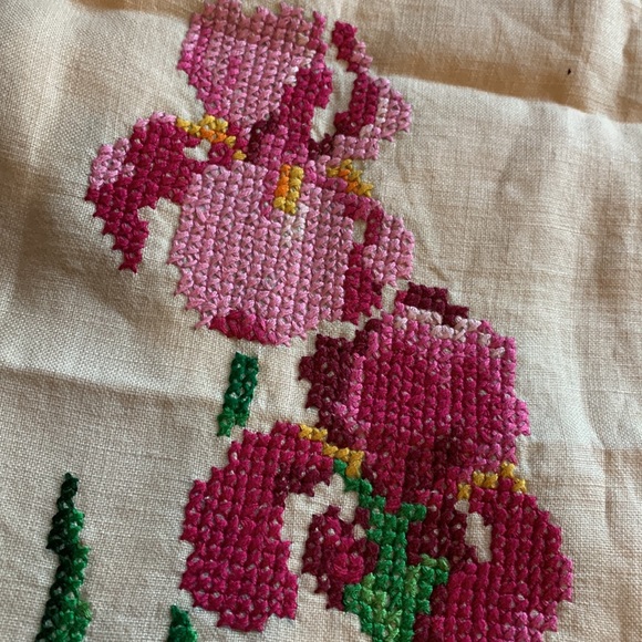 Vintage needlepoint hand crafted floral iris flowers embroidery art unframed - Picture 7 of 12